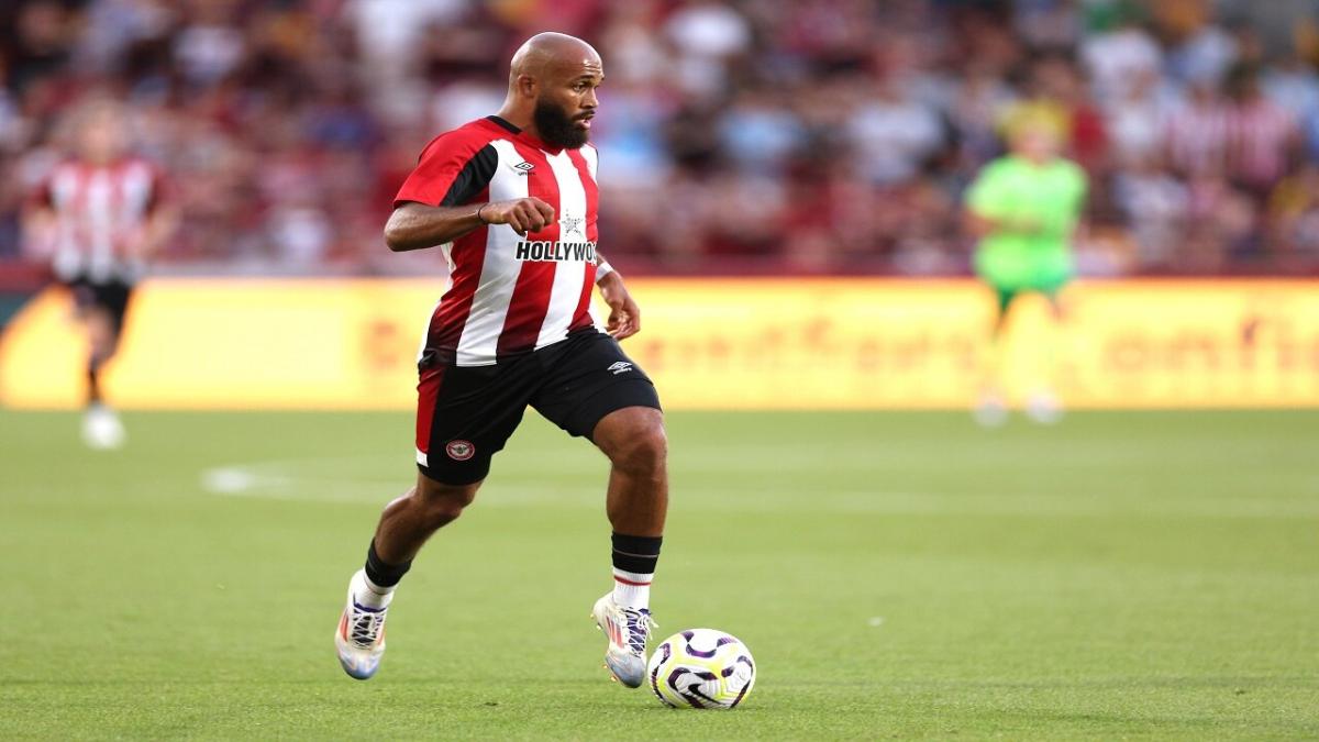 Bryan Mbuemo playing for Brentford